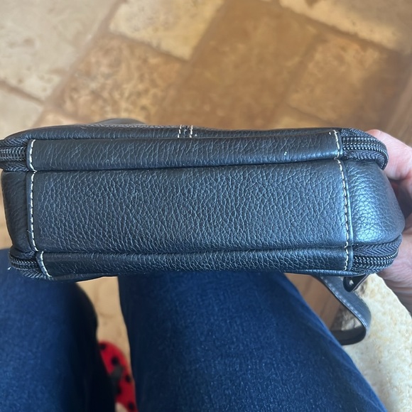 Tignanello cross body purse black leather - Picture 13 of 16